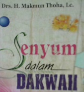 Cover Senyum dalam dakwah :  Bahagianya perilaku hidup dan kehidupan dengan senyuman / Makmun Thoha