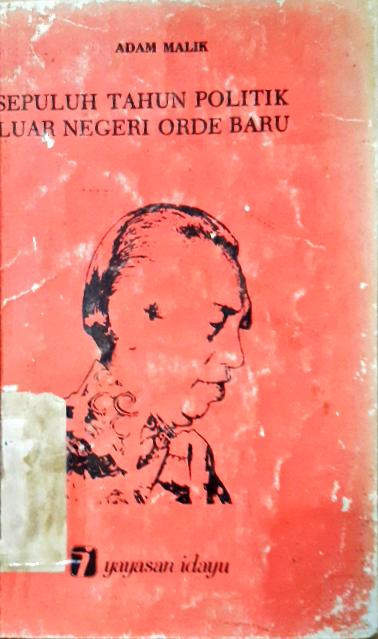 Cover Sepuluh tahun politik luar negeri ordebaru :  Ceramah pada tanggal 7 Agustus 1976 di gedung kebangkitan nasional Jakarta / Adam Malik