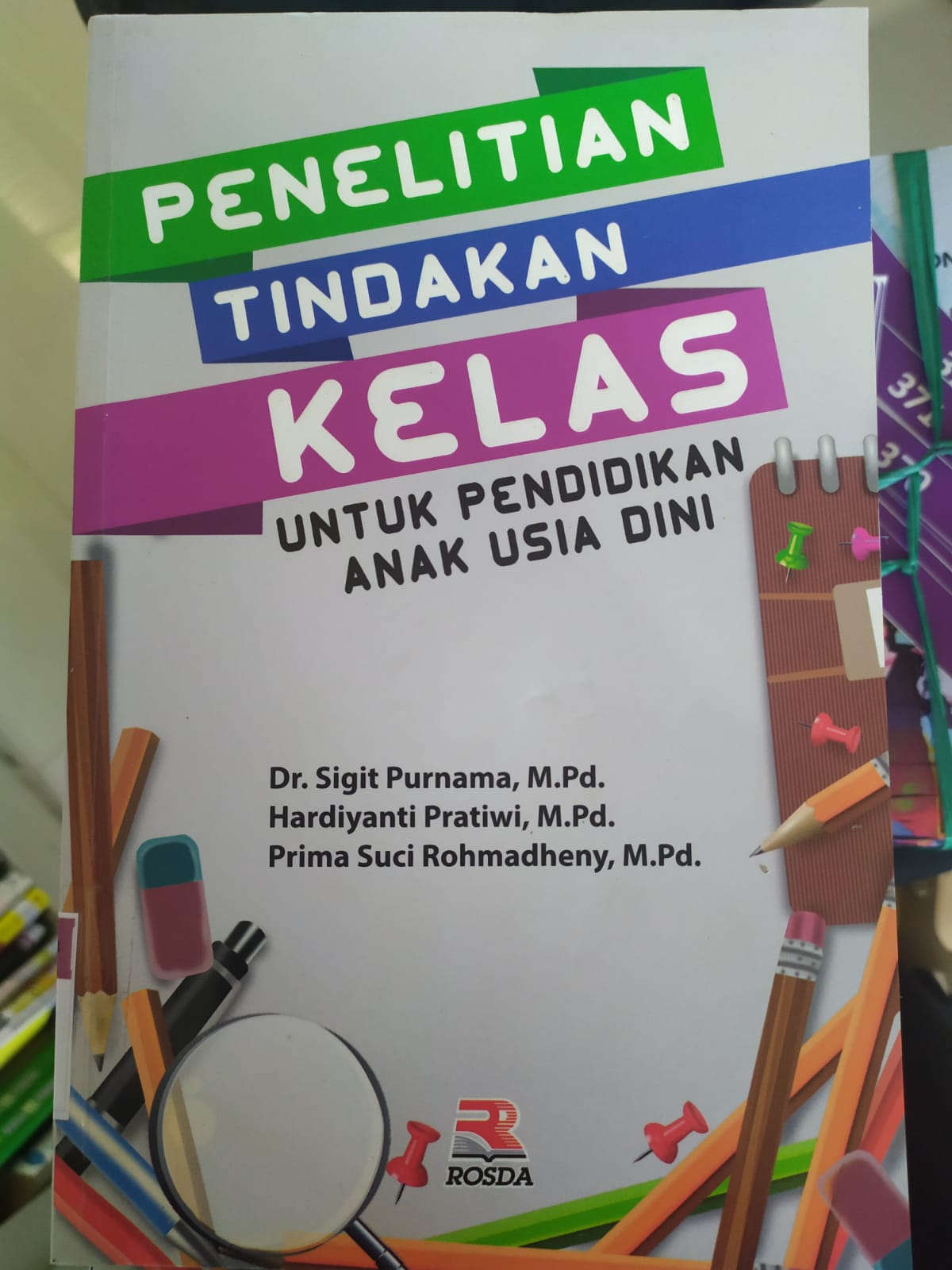 Cover Penelitian Tindakan Kelas untuk Pendidikan Anak Usia Dini / Sigit Purnama, Hardiyanti Pratiwi, Prima Suci Rohmadheny