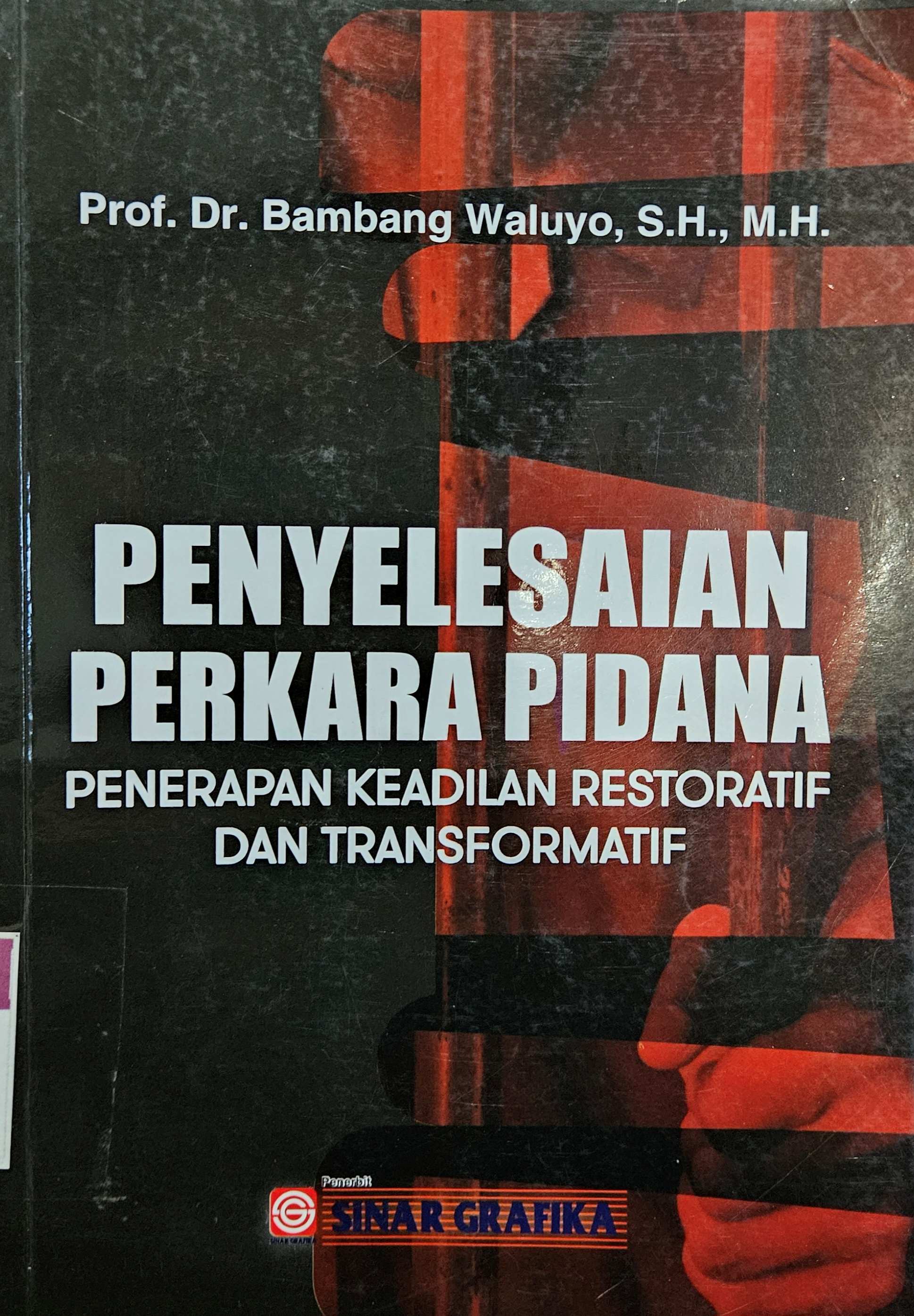 Cover Penyelesaian perkara pidana :  penerapan keadilan restoratif dan transformatif / Bambang Waluyo