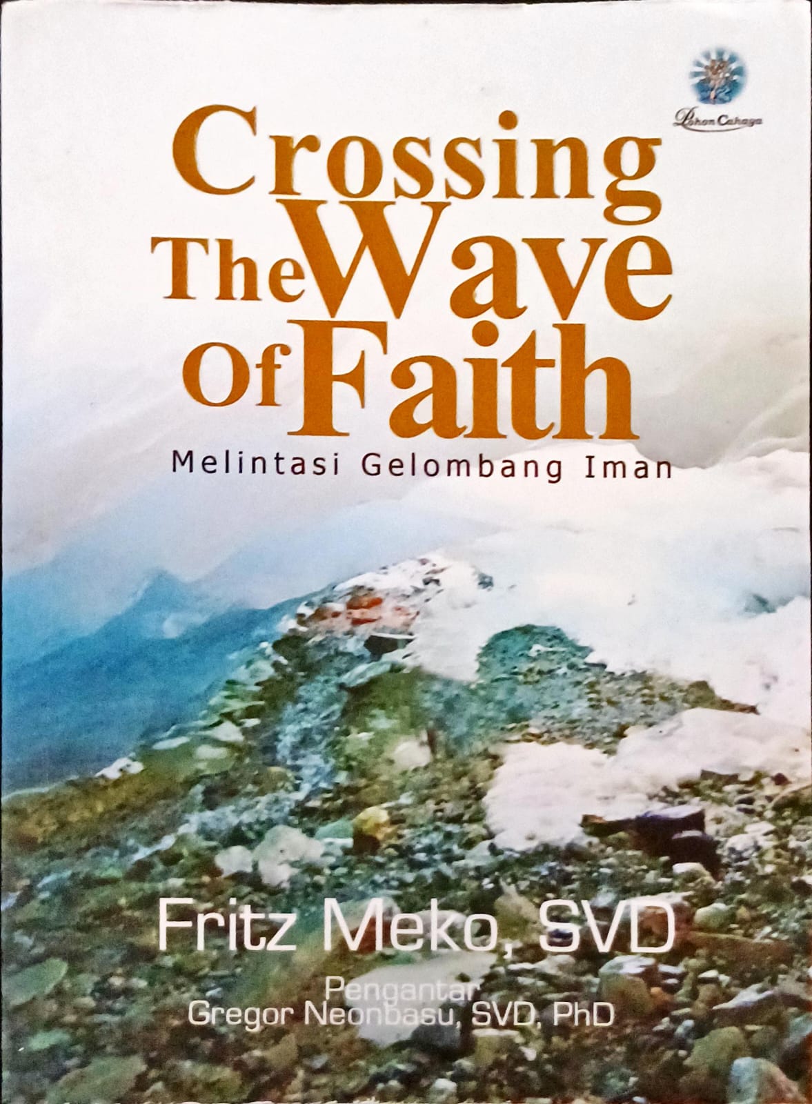 Cover Crossing the wave of faith :  Melintasi gelombang iman / Fritz Meko; Editor, Hieronymus Budi Santoso