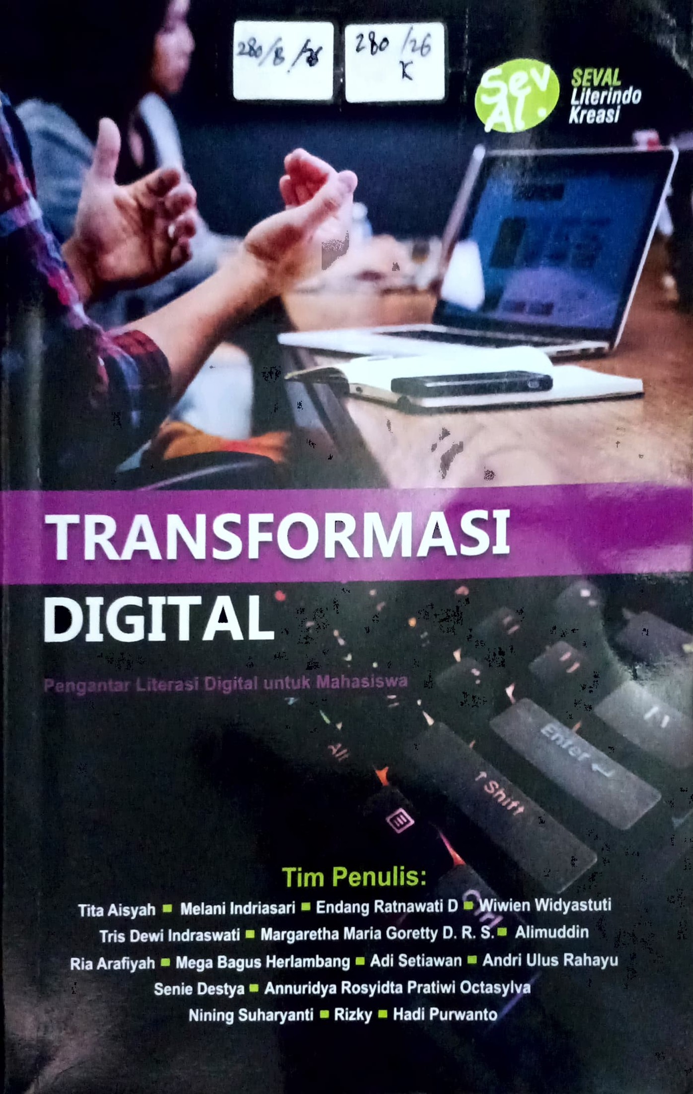 Cover Transformasi digital :  pengantar literasi digital untuk mahasiswa / Tita Aisyah, Melani Indriasari, Endang Ratnawati, dkk; editor, ir. Novi Hapsari, S.T. M.Sc