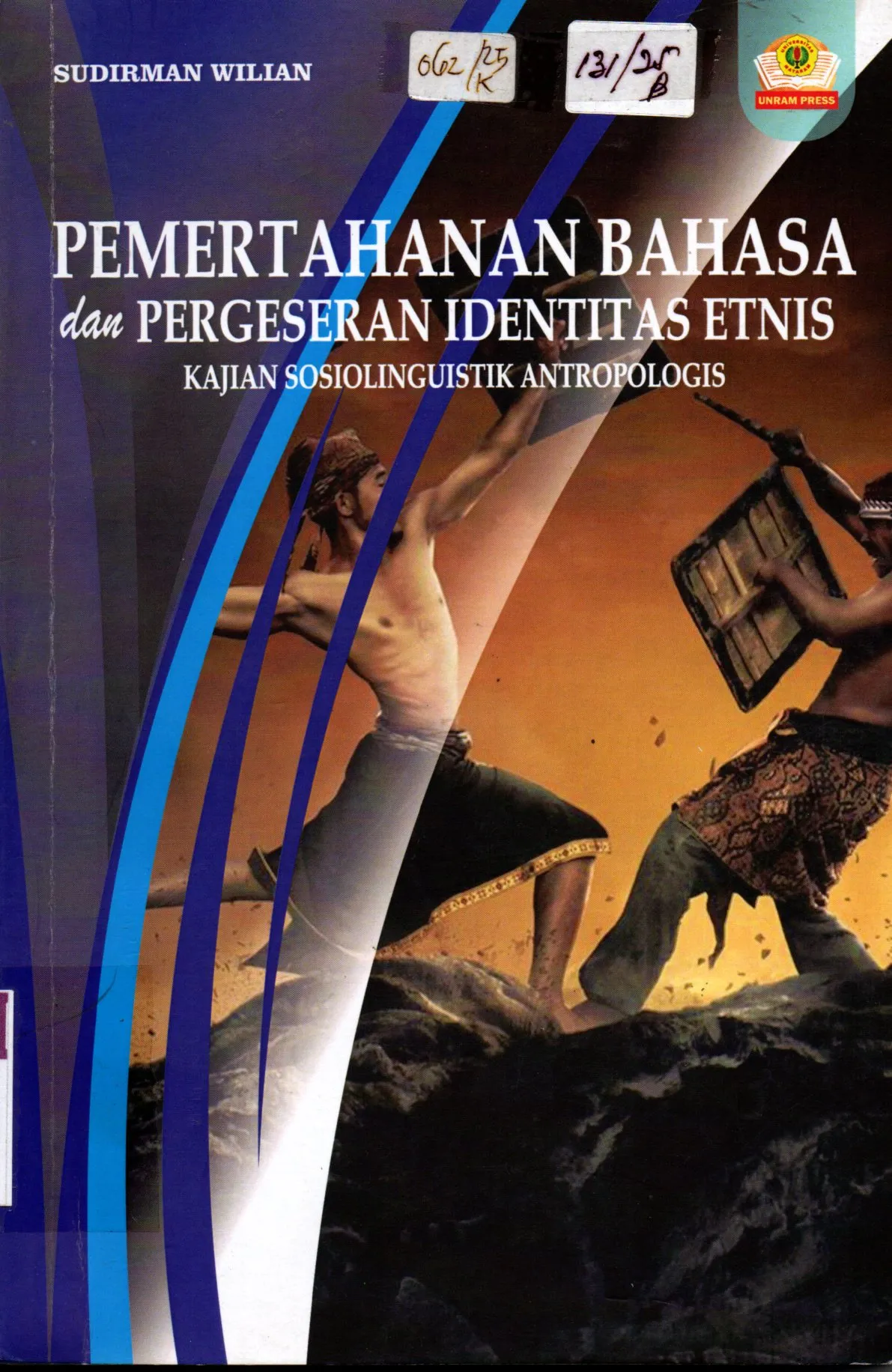 Cover Pemertahanan Bahasa dan Pergeseran Identitas Etnis Kajian Sosiolinguistik Antropologis / Sudirman Wilian