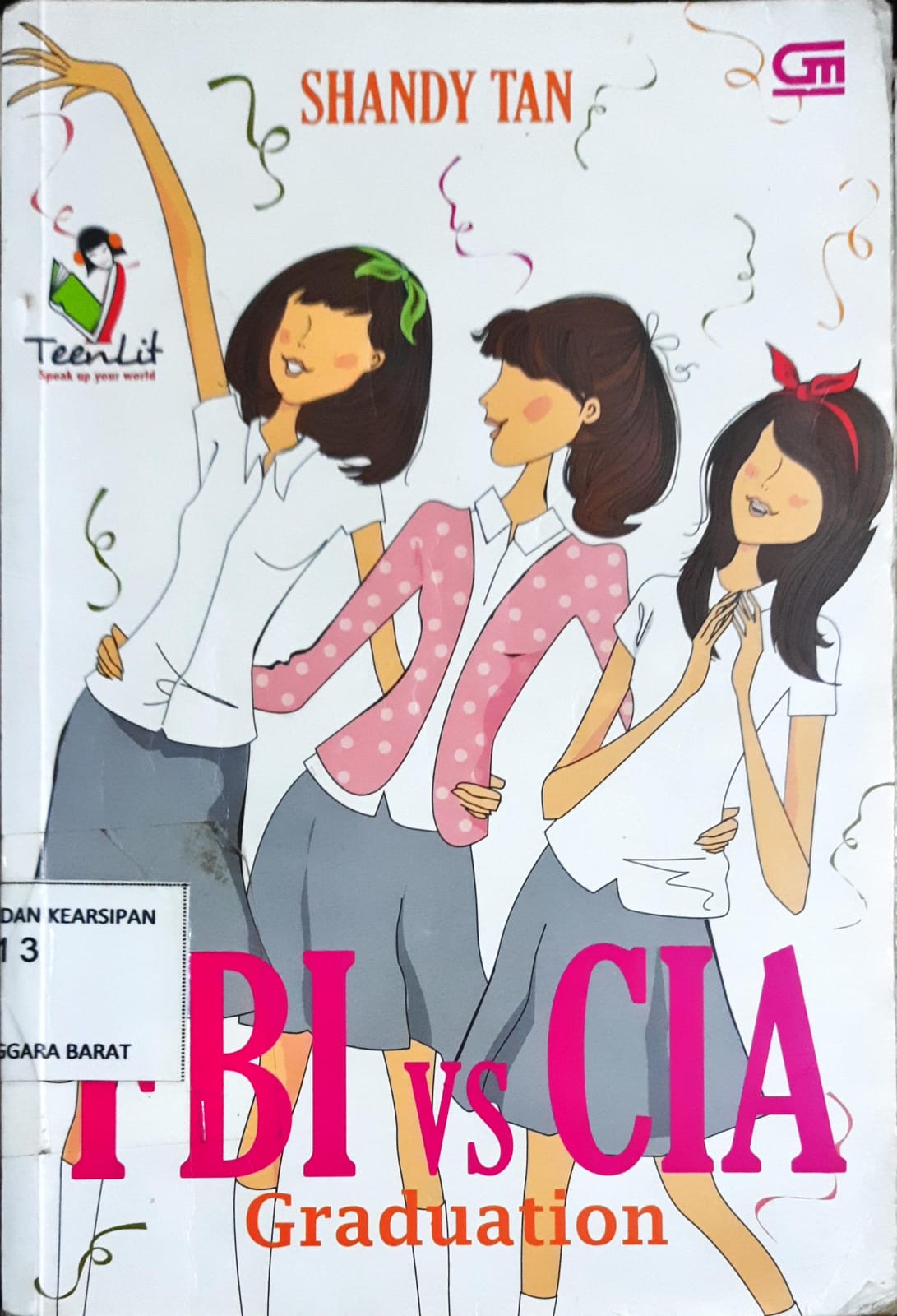 Cover FBI vs CIA :  Graduation / Shandy Tan