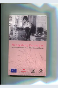 Cover Menggalang Perubahan :  Perlunya Perspektif Gender Dalam Otonomi Daerah